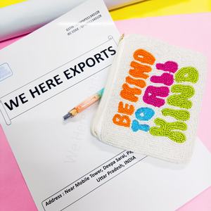 Bolsa de Almacenamiento de un Solo Compartimento con Diseño Desmontable y Frase Motivacional 'Be Kind', Hecha a Mano con Cuentas de Semillas de Algodón, de We Here Exports - Product Image 3
