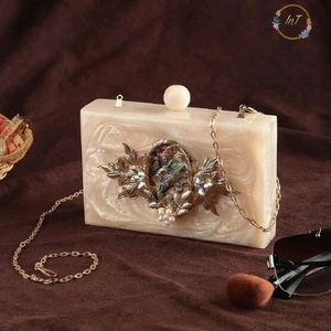 Bolso de Mano Elegante de Resina Hecho a Mano con Diseño Floral Personalizado para Mujer, Bolso de Diseñador de Boutique, Regalo para Fiesta, H a CRAFT - Product Image 4