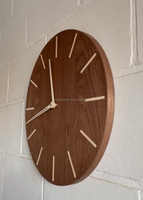 Reloj de pared de fusión de resina y madera hecho a mano con diseño abstracto artístico para interiores de casas contemporáneas y exclusivas
