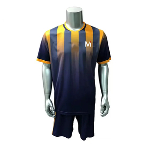 Ensemble d'uniformes de football personnalisés OEM, imprimés, grandes tailles, respirants, protection UV, évacuation de l'humidité, 100 % polyester, vente en gros - Product Image 1