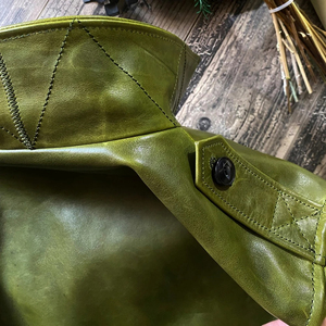 Veste d'hiver en cuir véritable pour homme, couleur olive, style workwear, col mandarin, coupe-vent, poches zippées épaisses sur le devant - Product Image 4