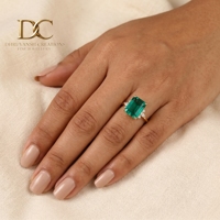 Anillo de Oro Amarillo Sólido de 14 Quilates de Lujo y Tendencia con Diamante Cultivado en Laboratorio y Esmeralda de Colombia para Joyería Fina Personalizada para Mujer