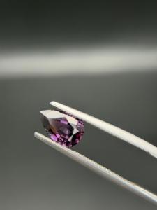 Zehra Gems Bijoux Spinelle Violette Naturelle Coupe Poire 1.77CT 9.7x6.5x4mm Pierre Précieuse Facettée Libre Effet de Couleur/Feu pour la Fabrication de Bijoux - Product Image 3