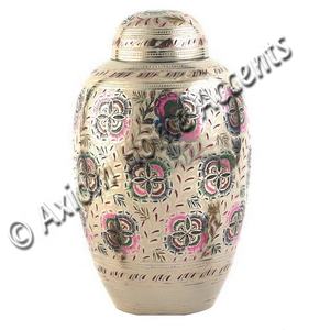 Urna de latón de calidad superior con grabados personalizados y un acabado brillante para un memorial digno de Axiom Home Accents - Product Image 3