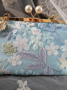 Pochette brodée bleu clair à motif floral avec chaîne de perles et fermoir à pression, sac à bijoux, sac de présentation, sac d'emballage - Product Image 2
