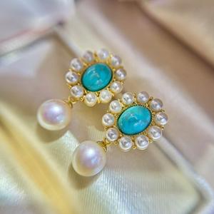 Boucles d'oreilles tournesol turquoise avec petites perles d'imitation presque rondes de 7-8 mm, bijoux de haute qualité - Product Image 2