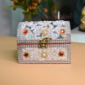 Hermosa Caja de Joyería Decorativa con Lentejuelas y Cuentas, Hecha a Mano, Sostenible, para Regalo o Recuerdo - Product Image 2