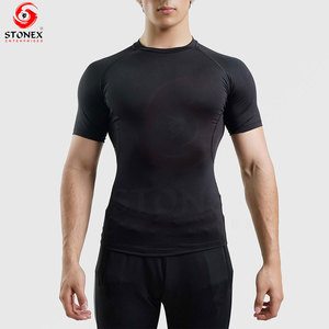 T-shirt de sport pour homme OEM, design personnalisé, léger, respirant, séchage rapide, vêtements de sport, 100% polyester, haute qualité - Product Image 2