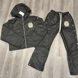 Conjunto Deportivo de Invierno 2025 de Alta Calidad, Chaqueta con Capucha y Pantalones de Chándal en Poliéster/Algodón, Color Negro, con Logotipo Personalizado Bordado - Product Image 6