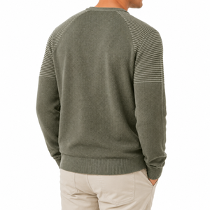 Pull en coton pour homme, col rond, texture tricotée à points mousse, texture horizontale mixte aux épaules, manches longues |   Fabrication OEM ODM - Product Image 2
