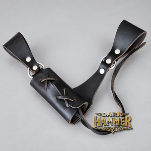 Porte-épée artisanal en cuir noir avec sangles réglables et anneaux en D métalliques pour le transport de fourreau - Product Image 2
