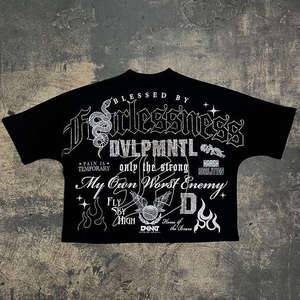 Camiseta Corta Extra Grande de Tela Tejida con Estampado Digital Negro Personalizado para Hombre con Decoraciones de Diamantes de Imitación - Product Image 1