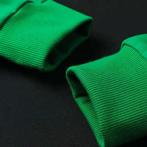 Conjunto Deportivo Informal para Hombre con Sudadera con Capucha Negra y Verde Neón |   Chándal de Forro Polar con Mangas Raglán Personalizado |   Ropa de calle de maternidad en colores contrastantes - Product Image 4