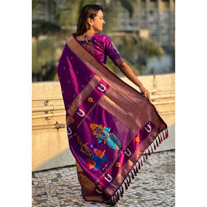 ผ้าไหมพายทานีแบบดั้งเดิมพิเศษ พร้อมลายปักดิ้นสีไวน์ ผ้าคลุมศีรษะและผ้าพันคอแบบดั้งเดิมของชาววิธала ผลิตโดย Elite Weaves น้ำหนัก 650 กรัม - Product Image 2