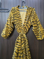 Robe longue pour femme à imprimé tigre jaune et noir, manches longues, coupe décontractée, fermeture à cordon, tissu doux, saison automne