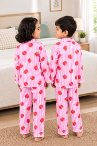 NUEVO Conjunto de Pijama JAIPUR INTERNATIONAL para Niñas y Niños, de Algodón con Estampado de Fresas, Rosa a Rayas, de 2 a 10 Años, Manga Larga, Cierre de Botones - Product Image 3