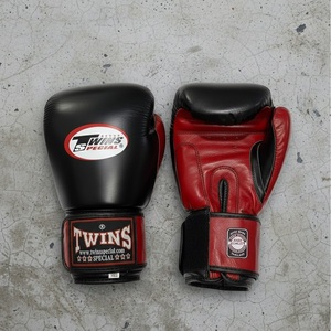ถุงมือชกมวยไทยมืออาชีพขายดีอันดับต้นๆ สำหรับฝึกซ้อมคิกบ็อกซิ่ง ศิลปะการต่อสู้ หนังแท้ MMA ปรับแต่งได้ - Product Image 1