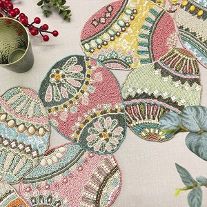 Chemin de table en tissu oriental fait main, forme personnalisée, motif floral turquoise, style luxueux, écologique, durable, tapis et sous-plats ajustables - Product Image 4