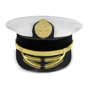 Casquettes classiques à visière, conçues pour les uniformes traditionnels, avec une visière haute et adaptées aux défilés. Casquettes à visière en vente. - Product Image 1