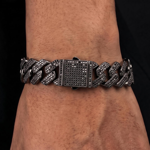 สร้อยข้อมือแบบ Cuban Link สีดำสำหรับทุกเพศ พร้อมตัวล็อคแบบสี่เหลี่ยม สไตล์หรูหรา ประดับเพชร ชุบทองคำแท้ รับรองโดย IGI 18K - Product Image 1