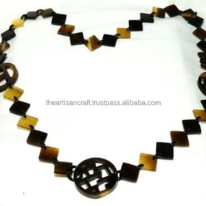 Collier à maillons en corne de buffle véritable Beau produit d'artisanat naturel avec finition laquée - Product Image 1