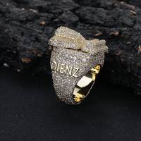Bague personnalisée entièrement pavée de moissanite, style Championnat, sertie pavé, en argent 925 plaqué or 10K, avec bande à lettres logo