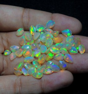 Ópalo Corte Pera 5x7mm, Gema Natural Suelta de Rajasthan, Marca HASNAIN GEMS, Certificado por Terceros, Corte Facetado con Juego de Color/Fuego - Product Image 4