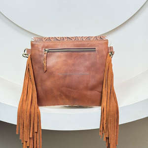 กระเป๋าหนังแท้ทำมือสำหรับผู้หญิง แบบสะพายข้าง ทรงซองจดหมาย แต่งพู่ห้อย ดีไซน์เนอร์คุณภาพสูง ผลิตตามแบบ OEM ODM รับผลิตตามสั่ง ขายส่ง - Product Image 5
