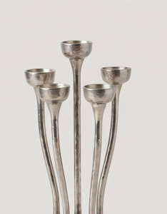 Candelabro de Lujo de Cinco Brazos de Aluminio Plateado Impermeable, Centro de Mesa con Textura Fundida, para Navidad y San Valentín, Venta al por Mayor - Product Image 4