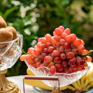 Cuenco Decorativo de Vidrio con Base de Metal Dorado para Exhibición en Mesa del Hogar, Uso Diario, Decoración para Fiestas y Eventos, de la India - Product Image 3