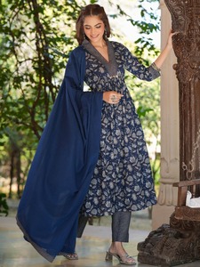 Conjunto de Kurta Anarkali con Motivo Floral Azul Marino para Mujer, con Dupatta Azul Sólido, Ropa Elegante de Fiesta Étnica India - Product Image 1