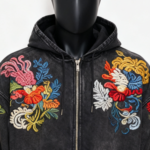 Sudadera moderna con bordados finos, construcción cómoda y versatilidad para el día a día. - Product Image 3