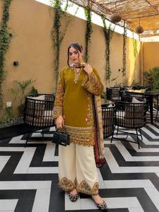 Ensemble prêt-à-porter entièrement cousu en soie romaine avec broderie de fil de créateur, haut et pantalon palazzo et dupatta - Product Image 2
