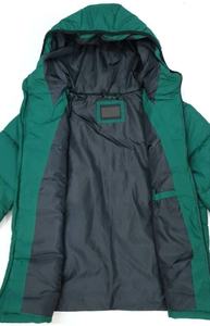 เสื้อแจ็คเก็ตบอมเบอร์ผู้ชายแบบยาวบางมีฮู้ด กันลม สำหรับฤดูร้อน คุณภาพสูง โลโก้ด้านหน้า สำหรับขายส่ง - Product Image 2