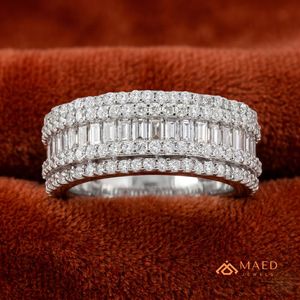 Bague en Moissanite Baguette Éternité Large en Argent Sterling 925, Bague de Mariage, Bijoux Fins pour Femme, Design de Luxe, Collection Elite - Product Image 2