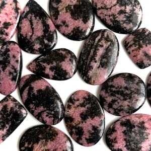 Rodonita natural rosa y negra, cabujón de piedra preciosa suelta, rodonita pulida, cabujones lisos para la fabricación de joyas, colgantes y anillos. - Product Image 2