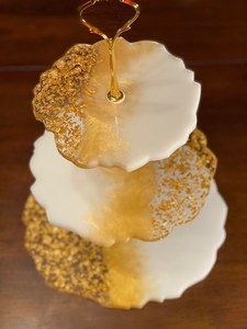 Support à gâteau à trois niveaux en résine, design marbré doré, plateau de service multi-niveaux, passe au lave-vaisselle, réutilisable, HASAN CRAFT, forme irrégulière - Product Image 2