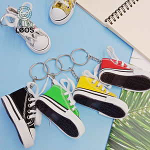 Porte-clés tendance en forme de mini-chaussure de sport en toile et caoutchouc décoratif - Product Image 4