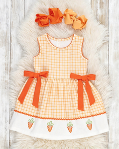 Robe trapèze sans manches en coton 100% à carreaux orange avec broderie carotte et nœuds pour cheveux, tenue printemps-été-automne pour filles - Product Image 5