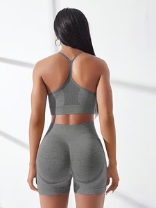 Ensemble de sport décontracté 2 pièces pour femme, été, respirant, tricoté, sans couture, comprenant un débardeur court et un short d'exercice taille haute moulant - Product Image 3