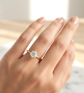 Bague fine en or jaune massif 10K 14K 18K avec diamant de laboratoire rond brillant de 0,25 carat, sertie à griffes, petite bague de fiançailles ou de promesse - Product Image 6