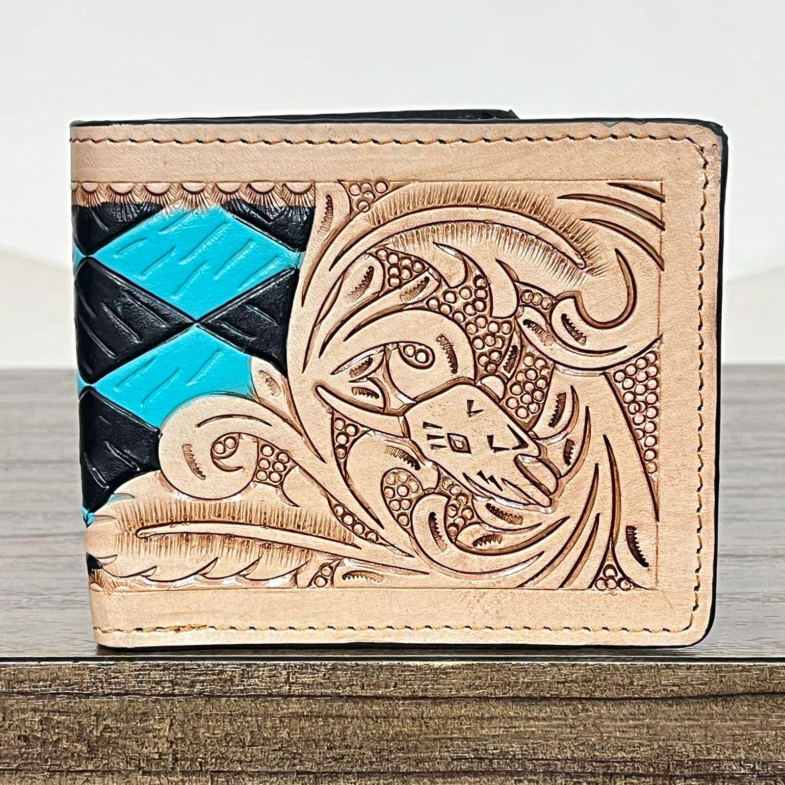 เทอร์ควอยซ์และลายตารางสีดำ