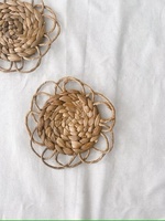 Décoration murale scandinave artisanale en fibre végétale : ensemble vase et panier tressés à la main pour le printemps