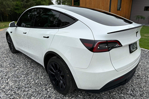 Tesla Model Y Long Range AWD Plus 2022 d'occasion en excellent état, sans accident, conduite à gauche/droite - Product Image 4