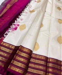 Sari Tradicional de Seda Blanca con Borde Dorado y Morado, Vestido de Novia para Mujer, Estilo Indio-Pakistaní, Largo hasta el Suelo, Corte Regular - Product Image 4