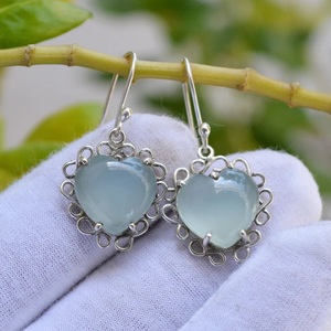 Pendientes Huggie de Calcedonia Aqua Hechos a Mano, Plata de Ley 925, Joyería de Moda con Piedras Preciosas Naturales - Product Image 2