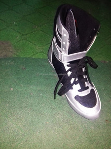 Chaussures de boxe légères à cheville haute Conception antidérapante en cuir PU durable pour l'entraînement et la compétition en gros - Product Image 2