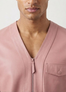 Camiseta de Diseño para Hombre, Cuello en V, Media Cremallera, Manga Larga, Ajustada, de Cuero Genuino Suave, Color Rosa - Product Image 3