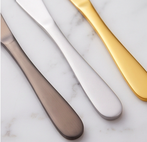 Juego de espátulas para queso de acero inoxidable, doradas, plateadas y grises, con cuchilla dentada para untar mantequilla y orificio para colgar, para uso en la cocina. - Product Image 2