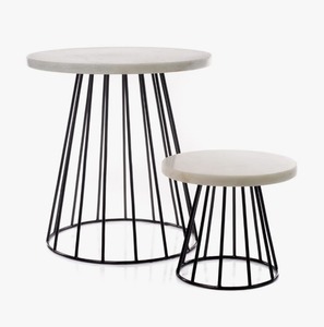 Support à gâteau rond de luxe avec plateau en pierre, 2 pièces, structure en métal noir, design moderne, au meilleur prix - Product Image 1